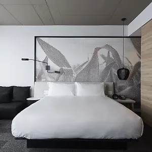 Escad Quartier Dix30 Hotel Brossard