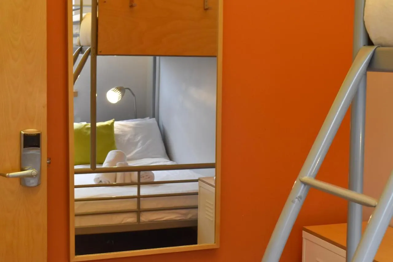 Planet Traveler Hostel Toronto 0*,