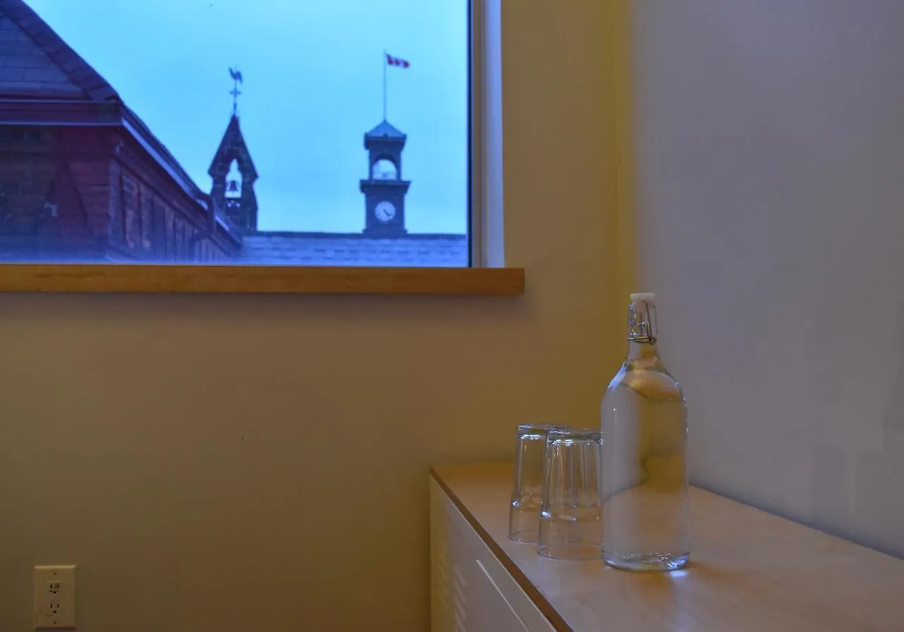 Planet Traveler Hostel Toronto