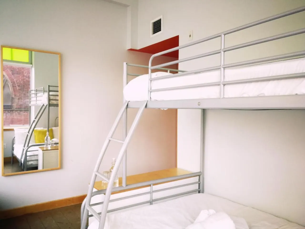 Planet Traveler Hostel Toronto