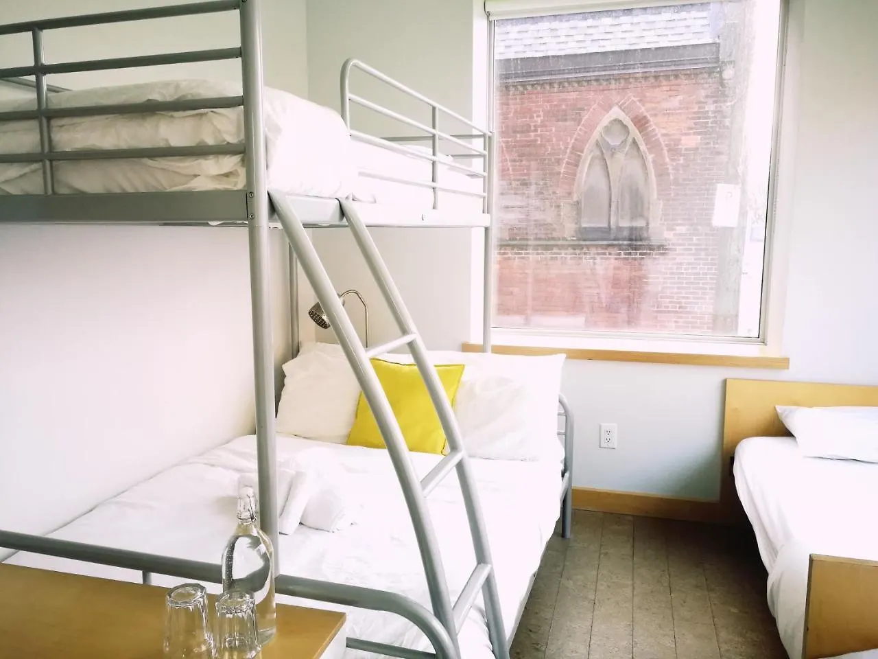 Planet Traveler Hostel Toronto 0*,